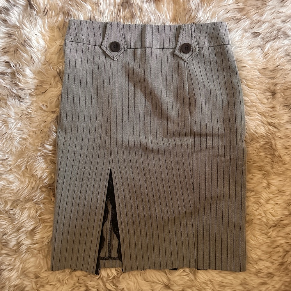 Midi pinstripe skirt with two lace-lined slit